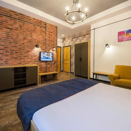 Self Check-In Apartments Near Landscape Alley Kyiv Exterior photo