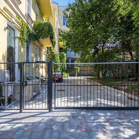 Self Check-In Apartments Near Landscape Alley Kyiv Exterior photo