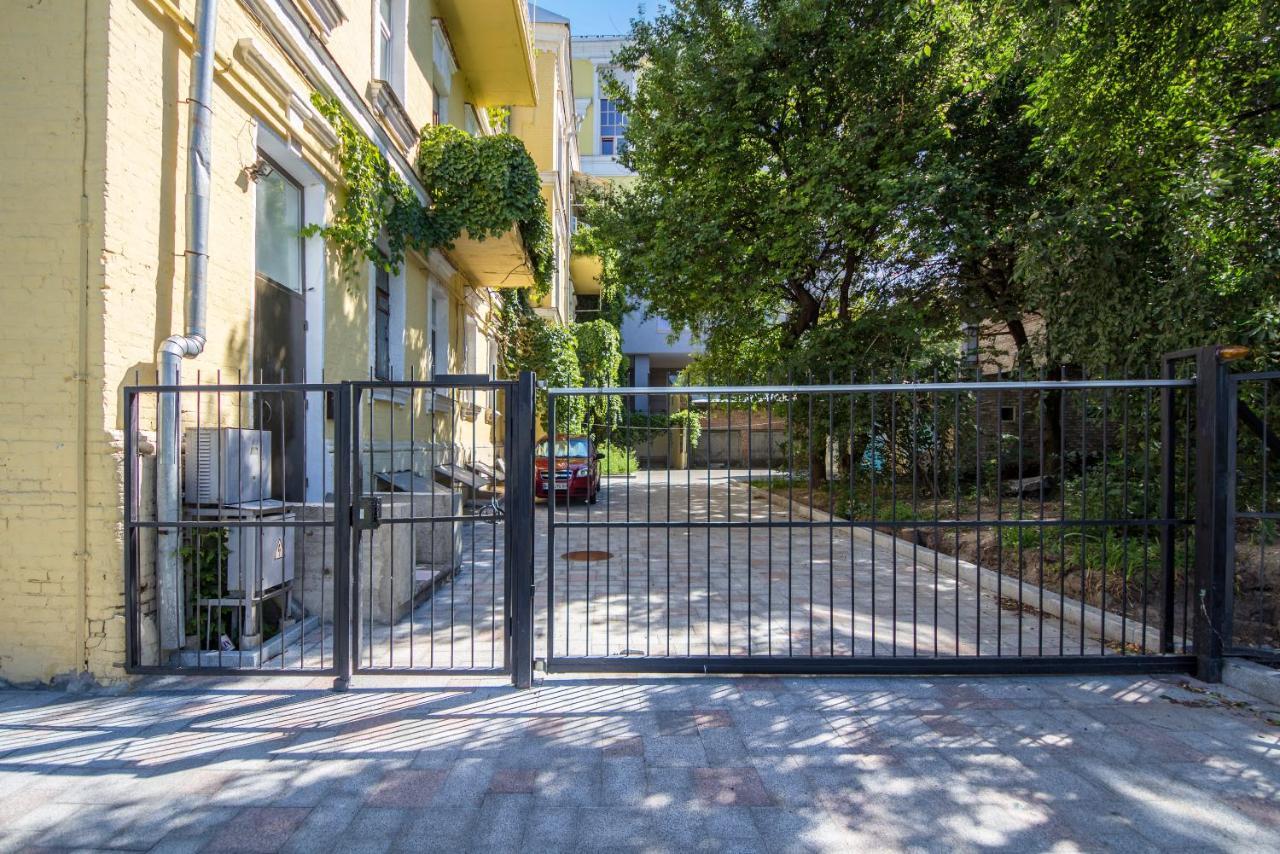 Self Check-in Near Landscape Alley Kyiv
