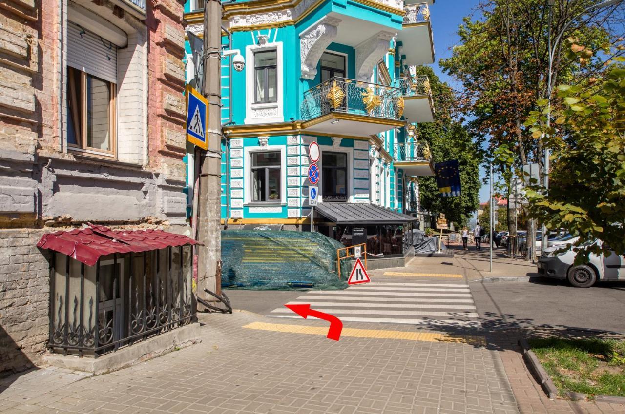 Apartment Self Check-in Near Landscape Alley